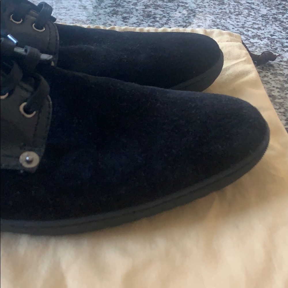 Men’s Louis Vuitton Dress Sneakers - Picture 3 of 6